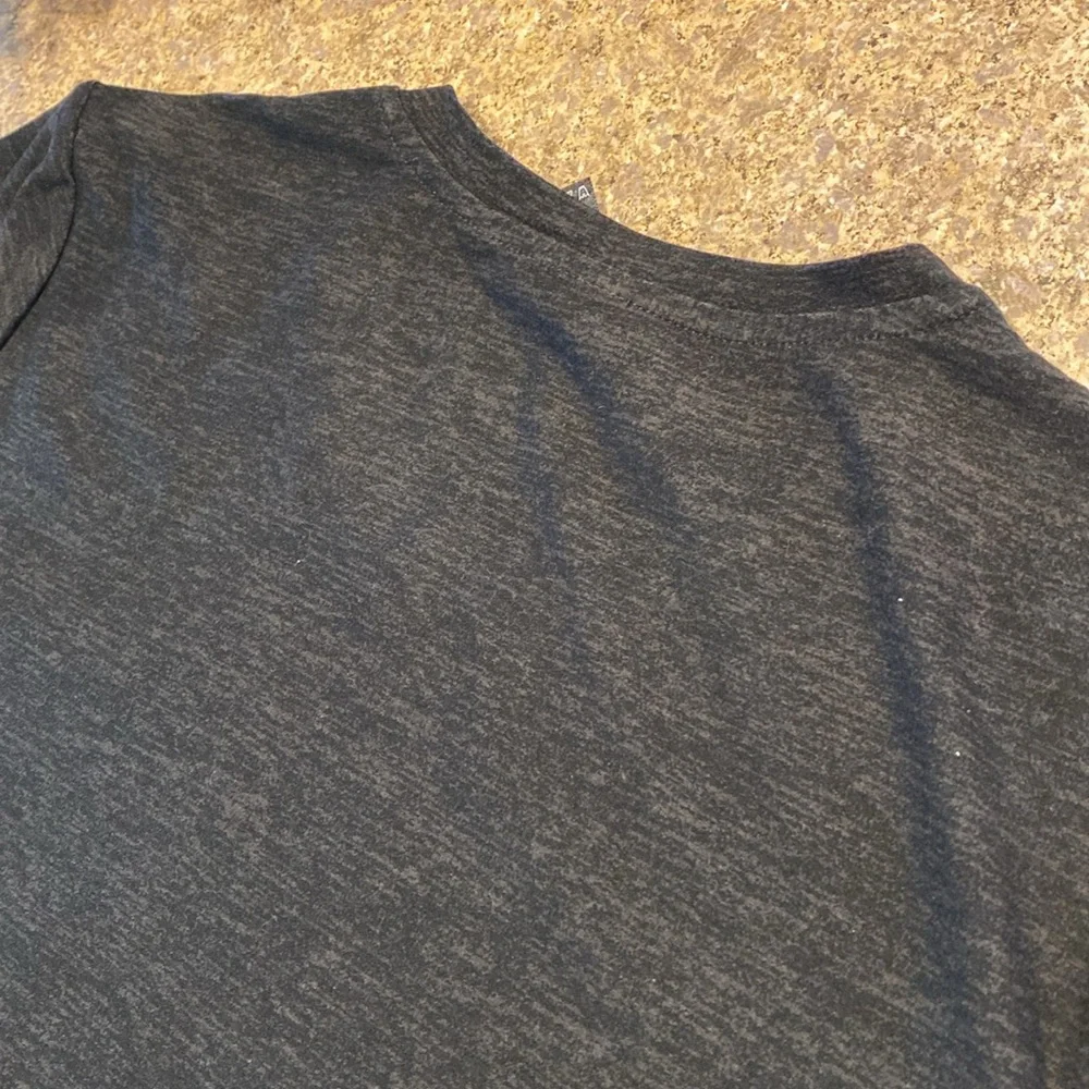 90 Degree By Reflex Men’s Soft V Neck Tee Small Dark Gray or Gray and Black - Picture 10 of 13
